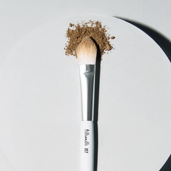 Close-up of the Pillymilly Nose Shading Brush 857, a precision beauty tool designed for K-Beauty makeup application, featuring a sleek design and soft bristles.