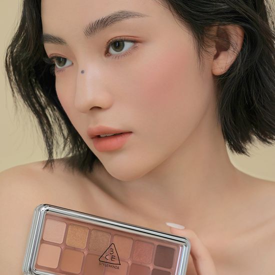 3CE New Take Eyeshadow Palette in Creative Filter - vibrant shades for versatile eye looks.