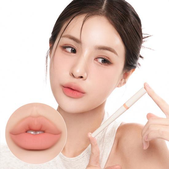 Dual lip pencil in Brick Beige from Noveb, featuring a contouring point for precise application.