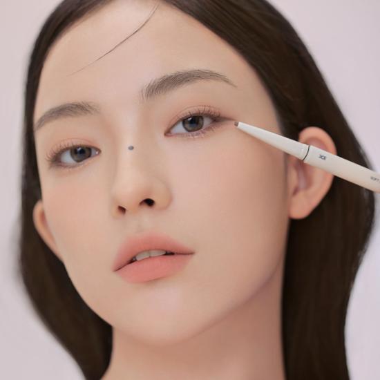 3CE Soft Mute Pencil Liner in Ash Gray - smooth, creamy eyeliner pencil for precise application.