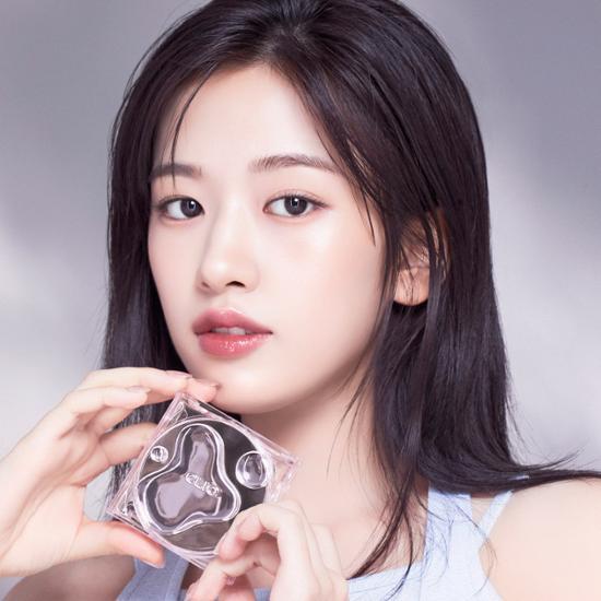 Clio Kill Cover High Glow Cushion Set in Lingerie shade, featuring the main product and a refill, showcasing a sleek compact design ideal for radiant makeup application.