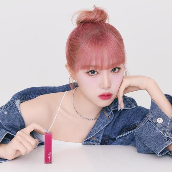 Alt text: Lilybyred Mood Liar Velvet Tint in Elegant Raspberry shade, showcasing a vibrant raspberry color in a sleek tube, perfect for a chic and sophisticated look.