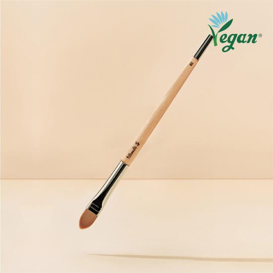 Close-up of the Pillimilli S Flaw Cover Concealer Brush 812, a precision beauty tool designed for flawless makeup application, ideal for K-Beauty enthusiasts.