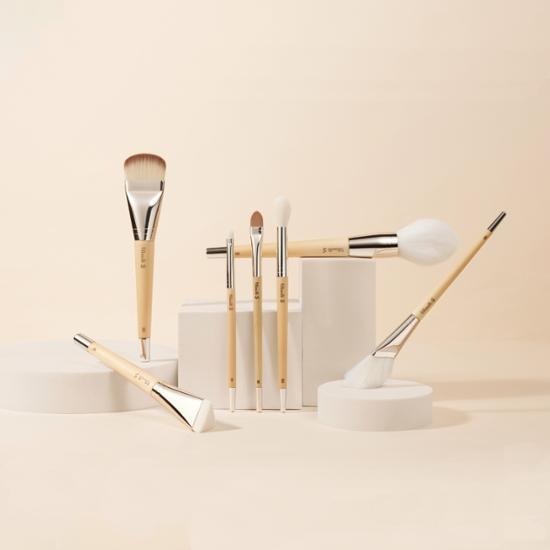 Filimili S Silky Powder Brush 88 in a sleek design, perfect for applying makeup, available in 10 options. Ideal beauty tool for K-Beauty enthusiasts.