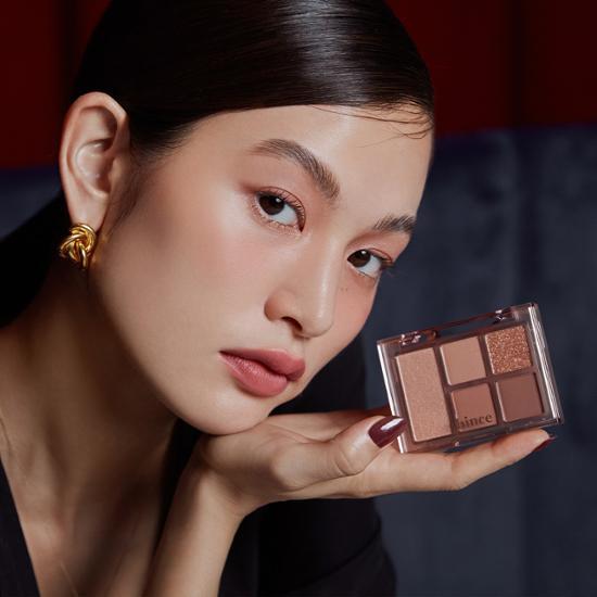 Alt text: Hince All-Around Eye Palette in shade 03 Pole, featuring a range of rose-toned eyeshadows, perfect for versatile eye looks.