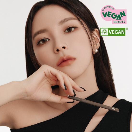 Close-up of Pia Last Auto Gel Eyeliner in Slim_S4 Chocolate Bonbon S, showcasing its rich chocolate color and sleek design, ideal for precise application.