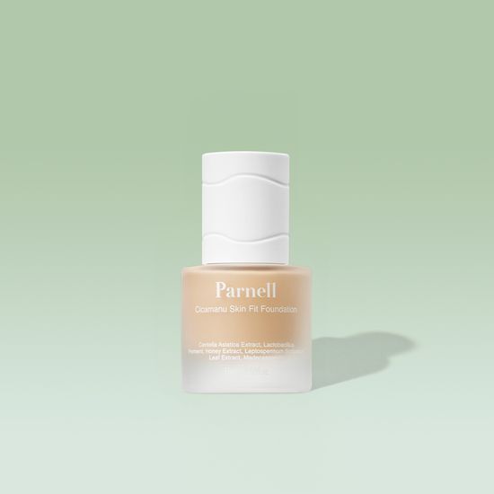 Panel Cica Manou Skin Fit Foundation 15ml in shade No. 0, showcasing a sleek packaging design, ideal for achieving a flawless complexion.