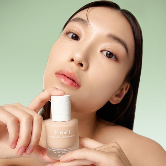 Panel Cica Manou Skin Fit Foundation 30ml in sleek packaging, designed for a flawless complexion, featuring the Parnell brand.