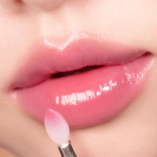 PhillyMilly Dual Glow Lip Brush 933 - Professional beauty tool for precise lip application, featuring a sleek design ideal for K-Beauty enthusiasts.