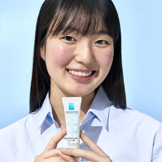 40ml La Roche-Posay Effaclar Duo+M Essence for skincare, ideal for acne-prone skin, featuring a sleek bottle design.