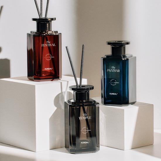 Alt text: Kundal Scent of Moment Perfume Diffuser 200ml in Temple variant, showcasing a stylish bottle designed for home fragrance, ideal for K-Beauty enthusiasts.
