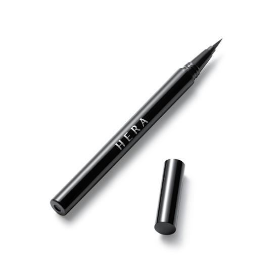 Close-up of Hera Easy Styling Eyeliner in Black, showcasing its sleek design and smooth application for precise eye makeup.