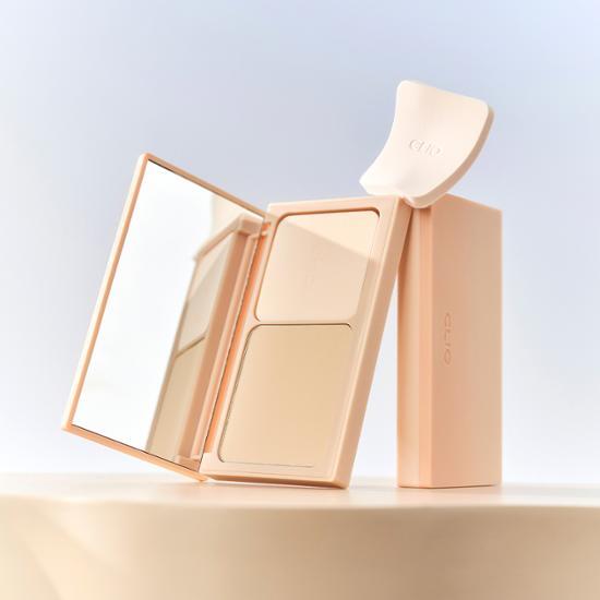 Clio Kill Cover Powder Foundation in shade 23N Ginger, featuring a sleek packaging design.
