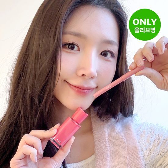 Single bottle of Pia Glow Tint Watercolor Edition in Mulled Wine (05) - Limited release featuring a rich, deep red shade.