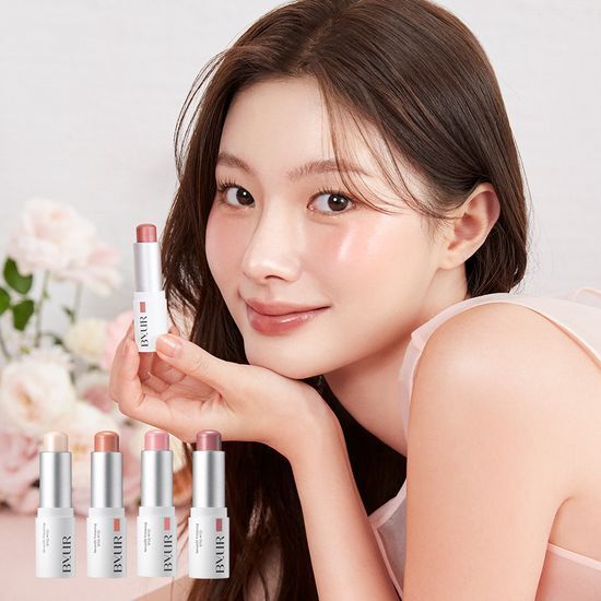 Byyour Serum Fit Volumizing Glow Stick in shade 03 Logi, designed for a radiant finish and enhanced volume.