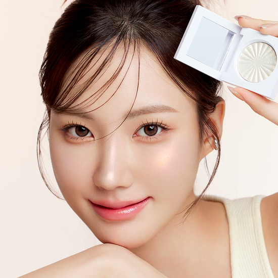 Oprah Cosmetic Mini Highlighter Single in promotional packaging featuring a scrunchie, inspired by Seoul, showcasing OFRA Cosmetics branding.