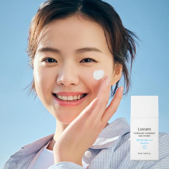 Rubum Bamboo Hyaluronic Acid Moisturizing Sunscreen 50ml - K-Beauty skincare product for sun protection and hydration.
