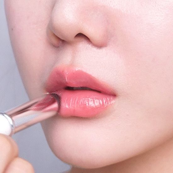 Alt text: Filimili Silicone Lip and Cheek Brush 934 - a versatile beauty tool for applying makeup, ideal for K-Beauty enthusiasts.