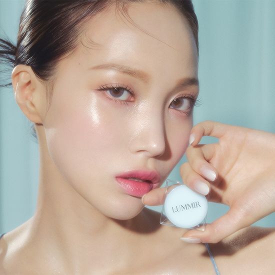 Alt text: Lumir Flash Pot Highlighter in Rose Shell Veil - A shimmering highlighter in a soft pink shade, perfect for adding a radiant glow to your makeup look.