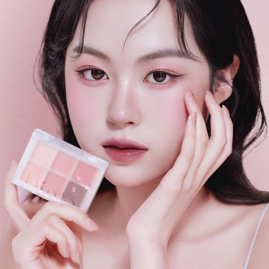 Nine-color Dinto Blurry Finish Shadow palette by James Barry, featuring a range of versatile shades for stunning eye makeup.