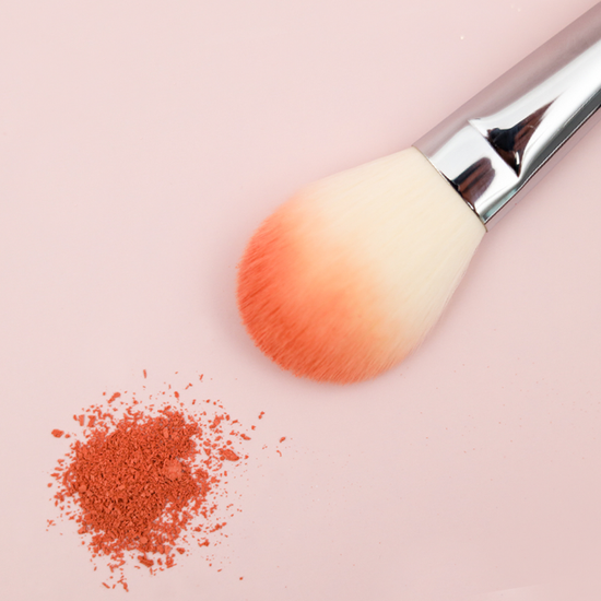 Hwahong M 115 Blusher Brush - Essential beauty tool for flawless makeup application, featuring soft bristles ideal for blending blush. Perfect for K-Beauty enthusiasts.