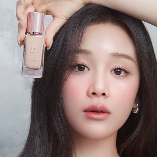 Vanillico Covericious Serum Foundation in 23 Medium, featuring a smooth texture and available in four shades, showcasing BANILA CO branding.