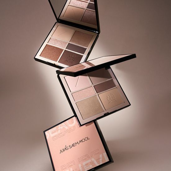 Alt text: Jung Saem Mool Artist Eye Palette in Soft Nude featuring two versatile shades for a natural look.