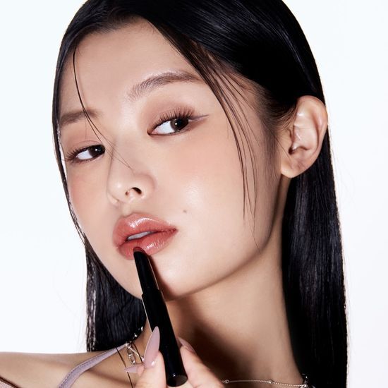 Kate Lip Monster Super Gloss in three vibrant shades - G03, showcasing a glossy finish for bold lips.