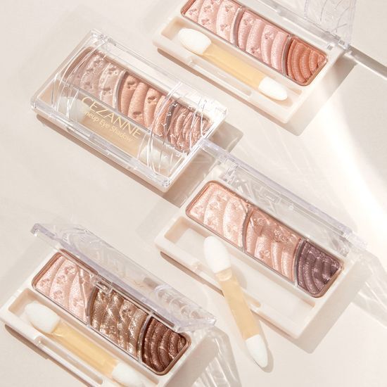 Four-color eyeshadow palette featuring shades of brown from Cezanne, designed for a tone-up effect.