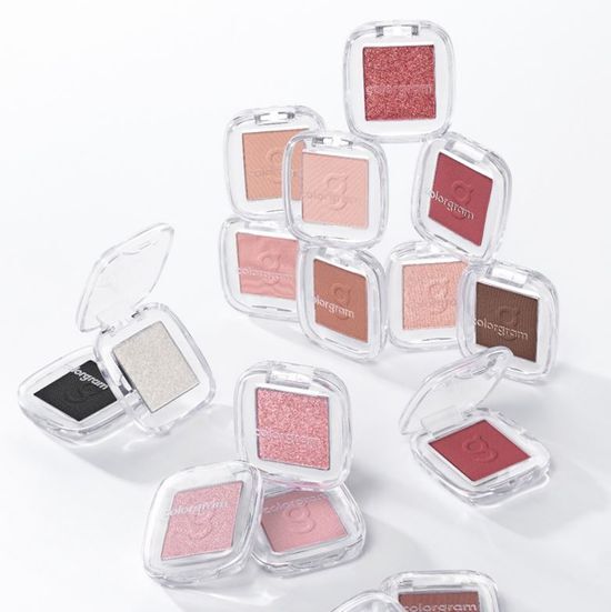 Alt text: Colorgram Single Cube Shadow in shade COLOR_10 Cooling Days - a vibrant eyeshadow cube for stunning makeup looks.