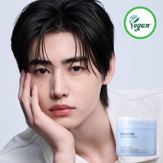 Mixsoon Hyaluronic Acid Toner Pads - 80 sheets of K-Beauty skincare for hydration and revitalization.