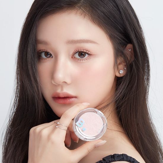 Vanillico Silky Glow Highlighter in PK02 Rose Halo, featuring a pink rose tone with five shimmering colors, perfect for adding a luminous glow to your makeup.
