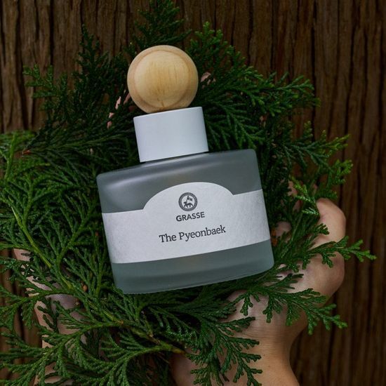 105ml Bullsone Cedarwood Car Diffuser for men, featured in a sleek design, promoting K-Beauty fragrance and personal care.