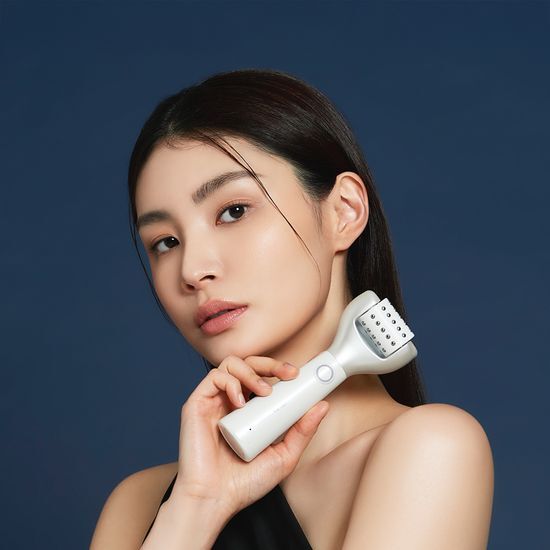 Alt text: CelloRavaii Potention Pentashot beauty tool for K-Beauty skincare, featuring advanced technology for enhanced cosmetic application.
