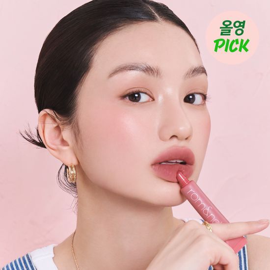 Alt text: Romand Color Lip Matte in shade 04 Old Cherry, featuring a rich, deep cherry red hue in a sleek packaging.