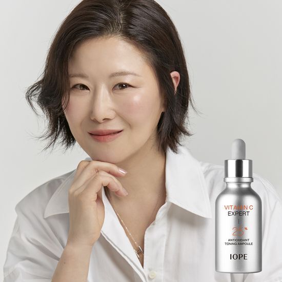 IOPE Vitamin C Expert 25% Antioxidant Toning Ampoule 23ml Set with 1 Cotton Pad and 10ml Sun Ampoule, K-Beauty skincare serum for radiant skin.