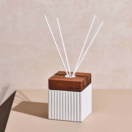 Taylor Scent Diffuser Garden Breeze 500ml - Fragrance for a refreshing ambiance, perfect for home decor.