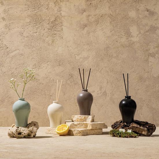 Taylor Scent x Gwangjuyo Vase Diffuser Set featuring four 200ml fragrance bottles, elegantly packaged for a luxurious aromatherapy experience.
