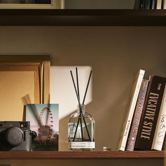 Alt text: Taylor Scent City Line Diffuser 200ml in Sunset of London fragrance - a luxurious home scent from K-Beauty, perfect for creating a soothing atmosphere.