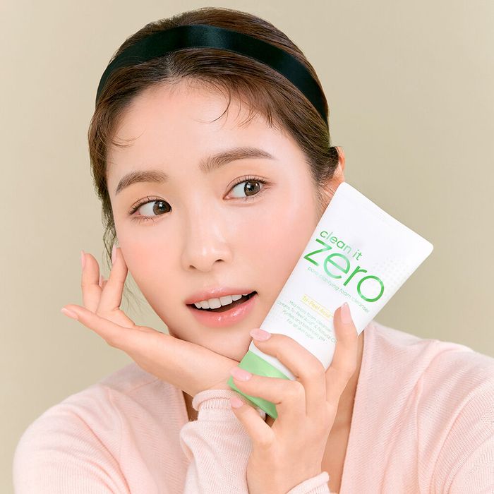 Clean It Zero Pore Clarifying Foam Cleanser 150ml by Banila Co. - Available at allkpopmag. Price: $19.40.