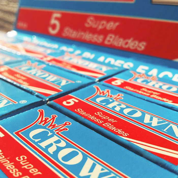 Crown Razor Blades 20 Packs (100 Blades) by Barbero - Available at allkpopmag. Price: $46.21.