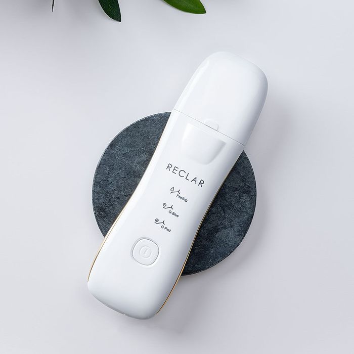 Galvanic Water Peeling Device G-Gold by Reclaire - Available at allkpopmag. Price: $142.86.